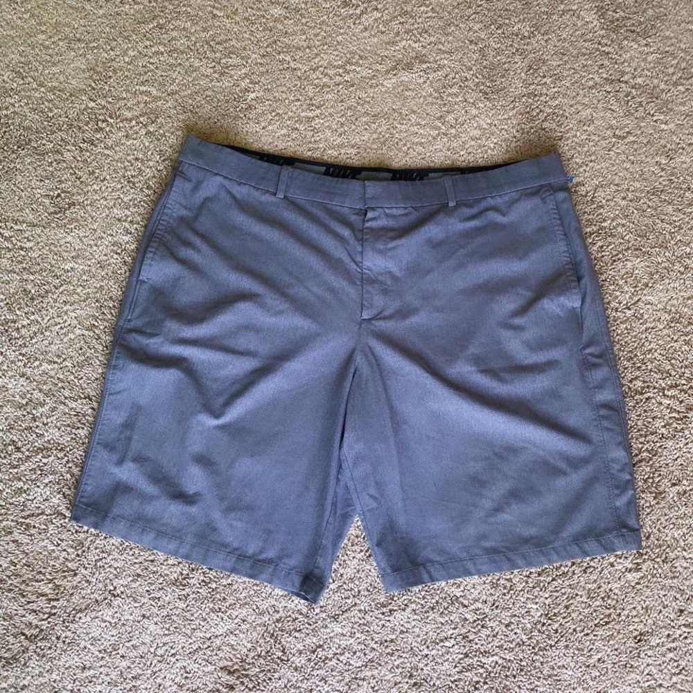 Nike golf shorts size 42 | Golfing active shorts